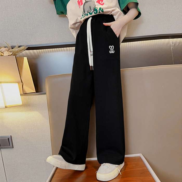 黒コーデ ウエストゴム入りワイドスウェットパンツ
