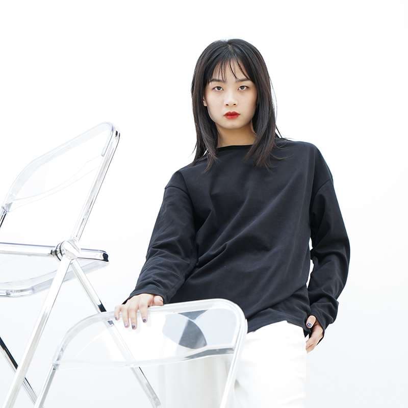黒コーデ シンプルロングスリーブカットソー