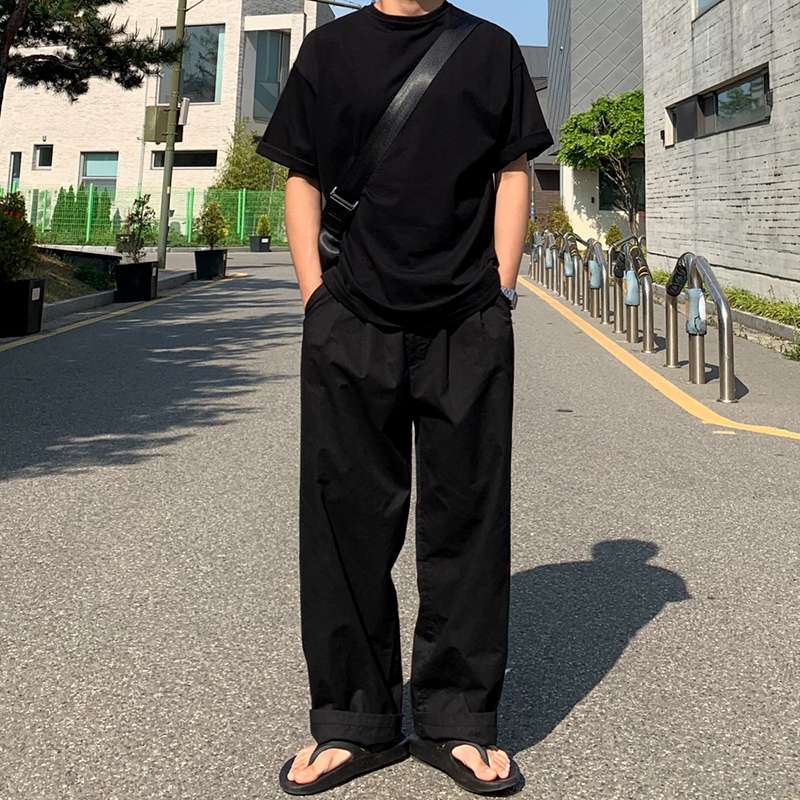 黒コーデ リラックスワイドパンツ - モノトーンスタイルの定番