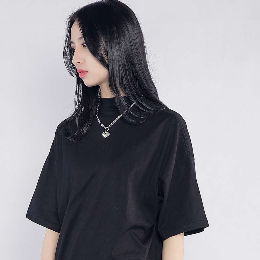 黒コーデ オーバーサイズ シンプル ブラックTシャツ