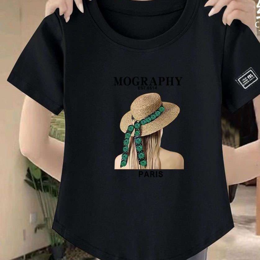 黒コーデ パリ風ストローハットプリントTシャツ
