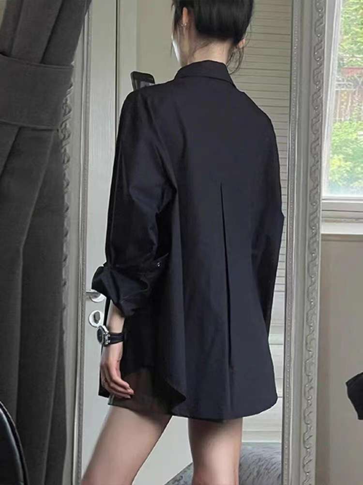黒コーデ オーバーサイズロングシャツ