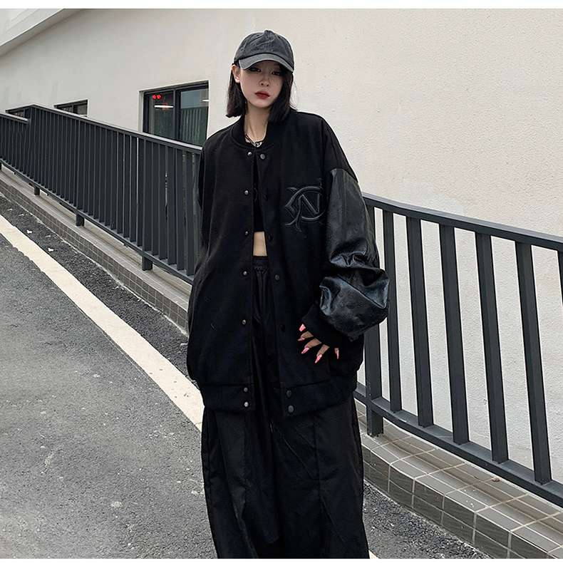 黒コーデ オーバーサイズプリントジャケット