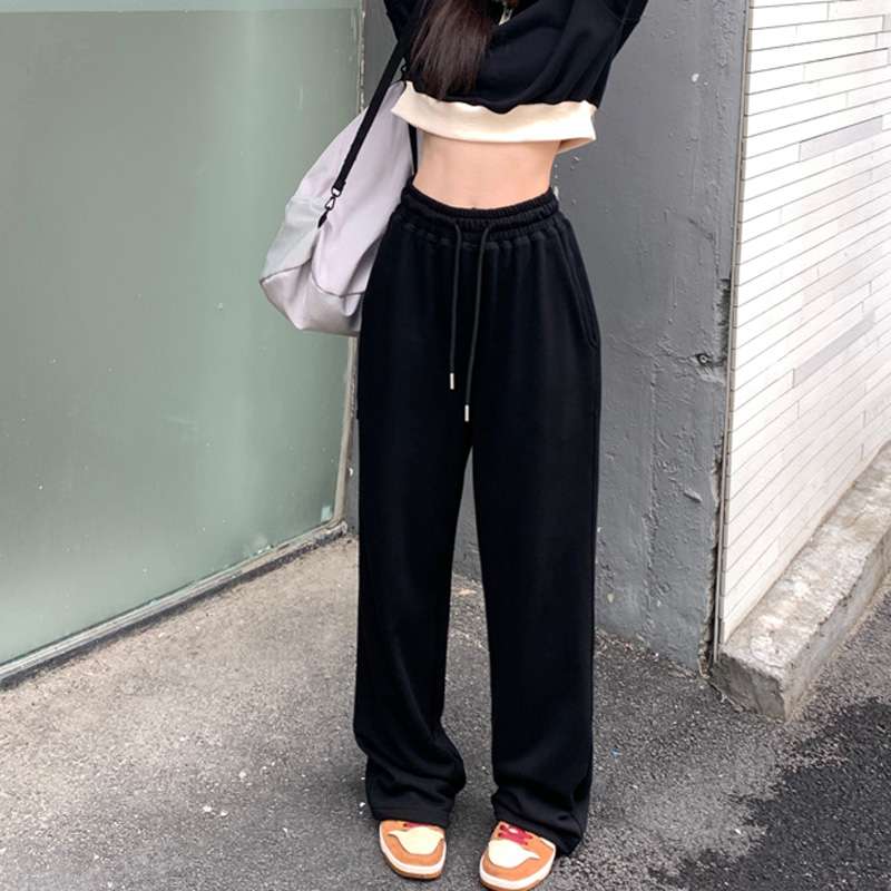 黒コーデ ハートクロス柄ルーズフィットスウェットパンツ