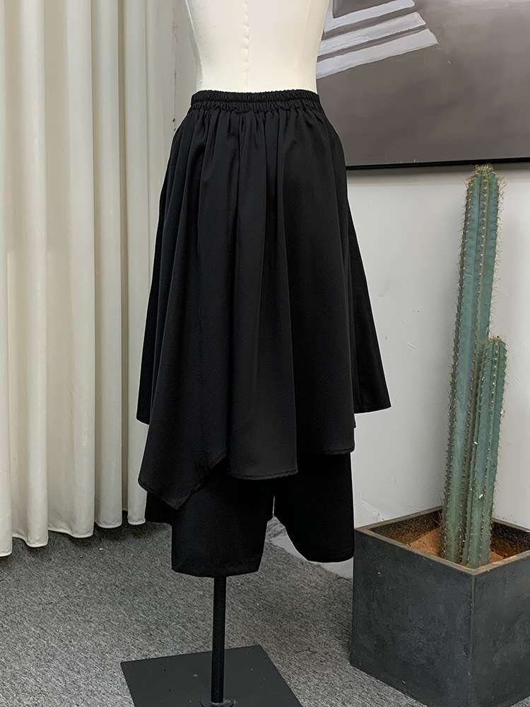 黒コーデ 黒のオーバーサイズフーディー