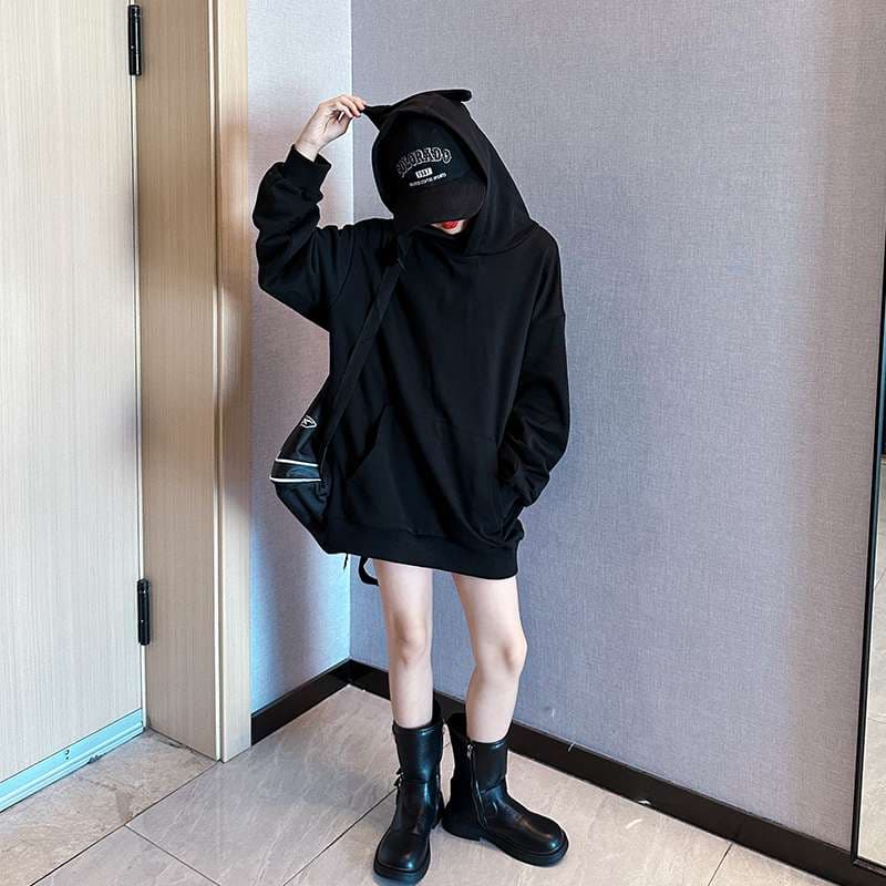黒コーデ オーバーサイズ フーディーワンピース