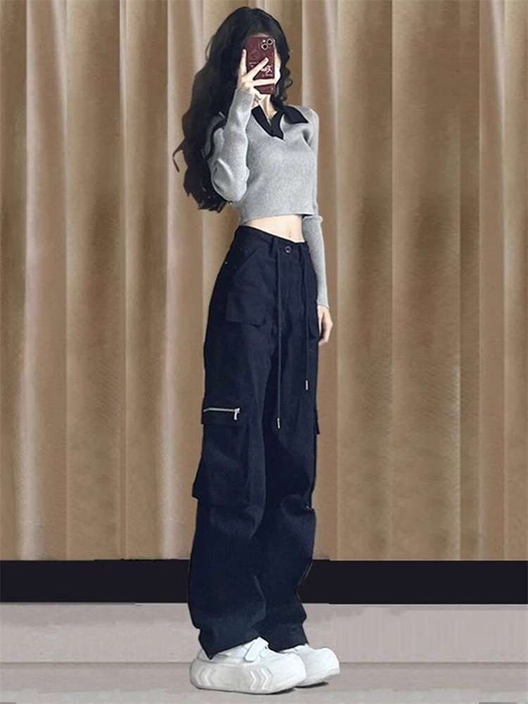 黒コーデ ドローコード付きカーゴパンツ