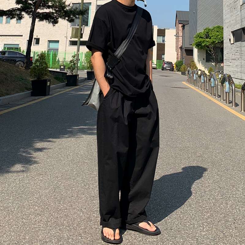 黒コーデ リラックスワイドパンツ - モノトーンスタイルの定番