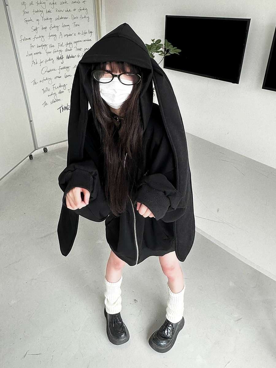 黒コーデ オーバーサイズフードパーカー
