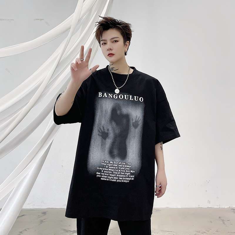 黒コーデ BANGOULUOグラフィックオーバーサイズTシャツ