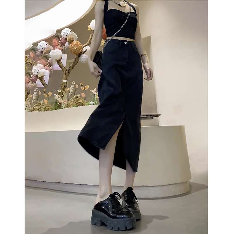 黒コーデ デニムロングスリットスカート