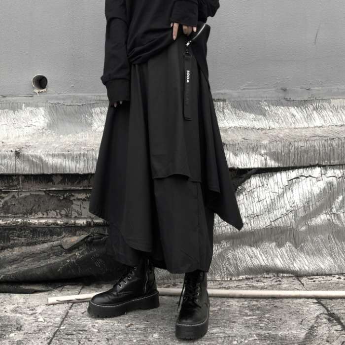 黒コーデ 黒のオーバーサイズフーディー