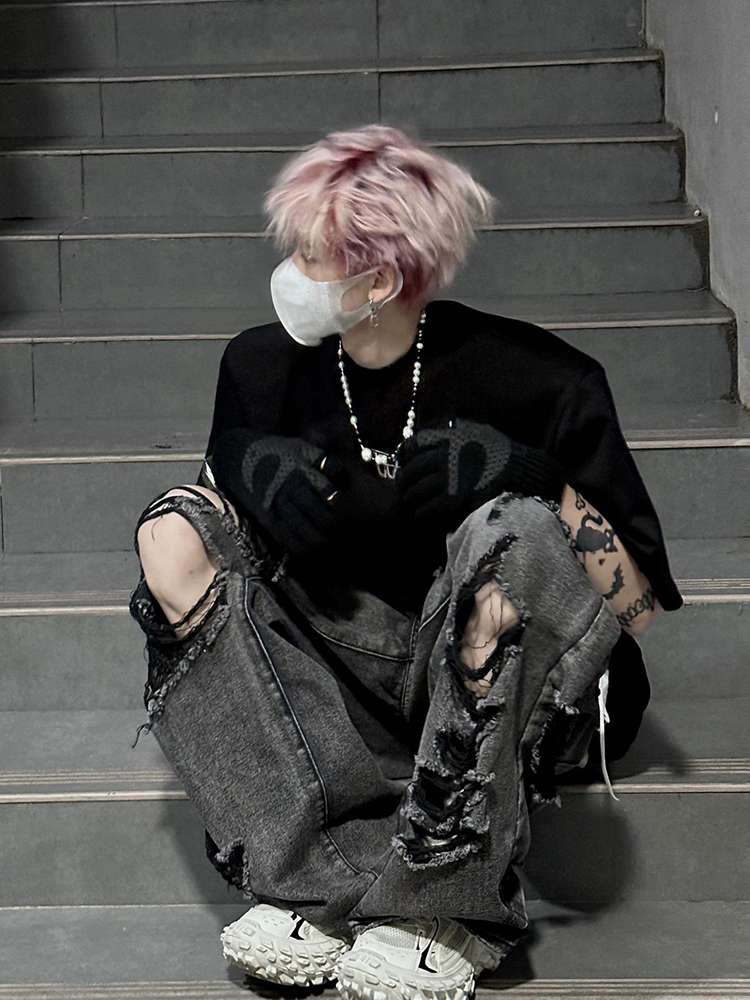 黒コーデ ダメージ加工ブラックワイドデニムパンツ