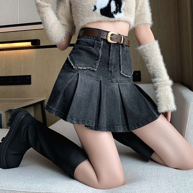 黒コーデ デニムプリーツミニスカート