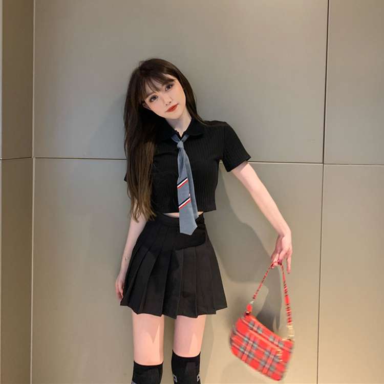 黒コーデ スクールガール風モダンブラックセットアップ