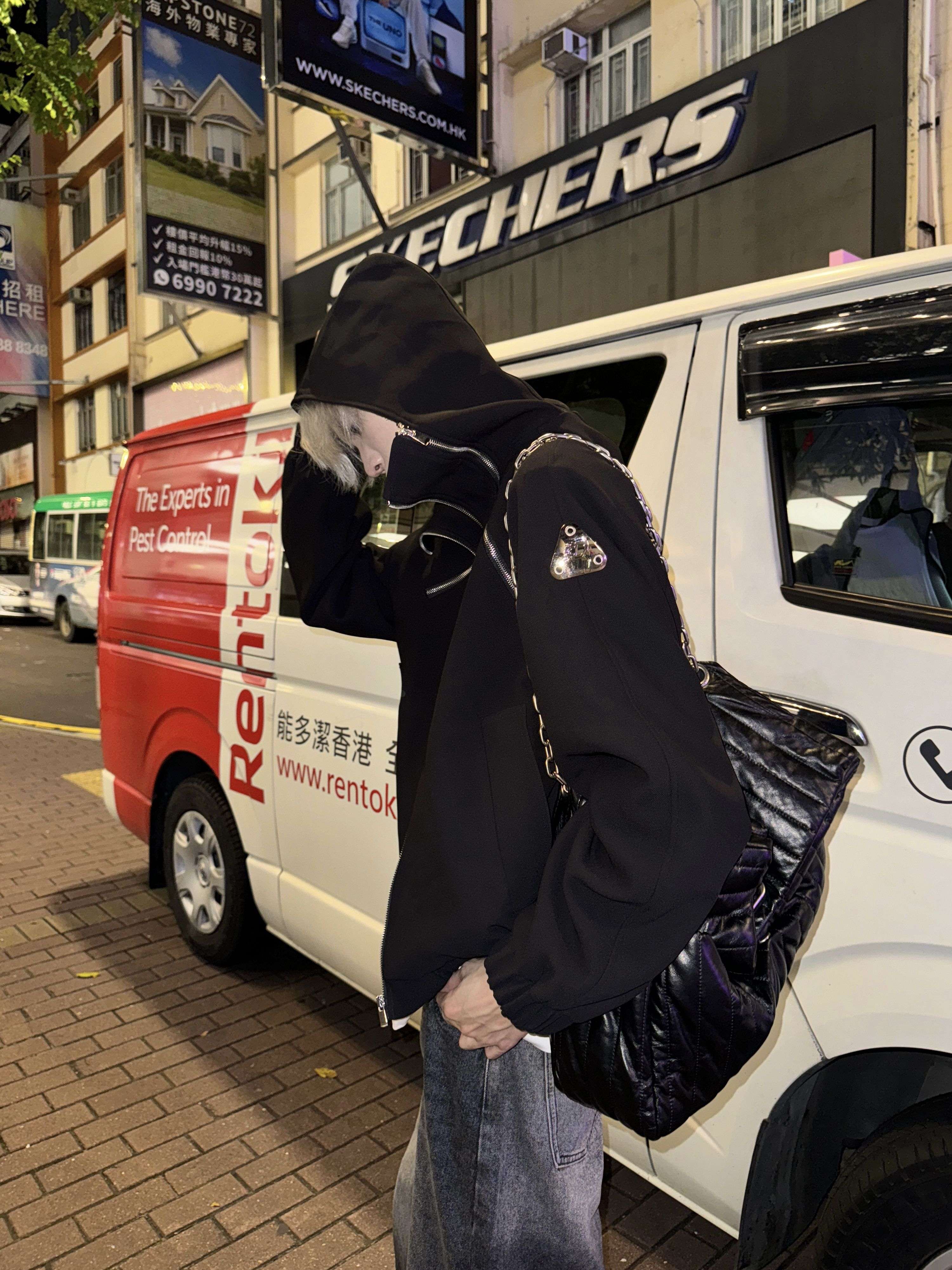 黒コーデ オーバーサイズ ジップアップ パーカー