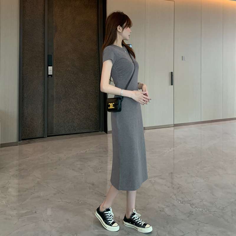黒コーデ シンプルフィットロングワンピース