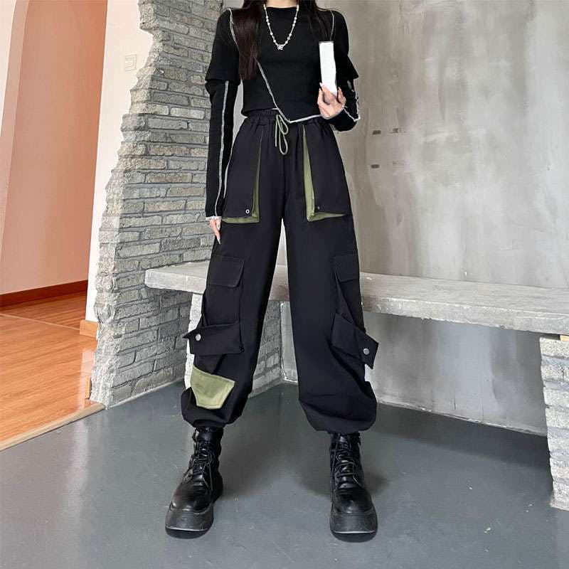 黒コーデ マルチポケットカーゴパンツ ストリートゴシック