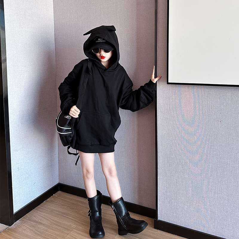 黒コーデ オーバーサイズ フーディーワンピース