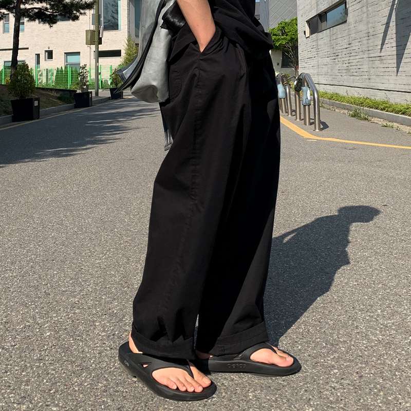 黒コーデ リラックスワイドパンツ - モノトーンスタイルの定番