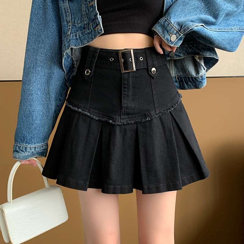 黒コーデ プリーツミニスカート付きベルトデニムスカート