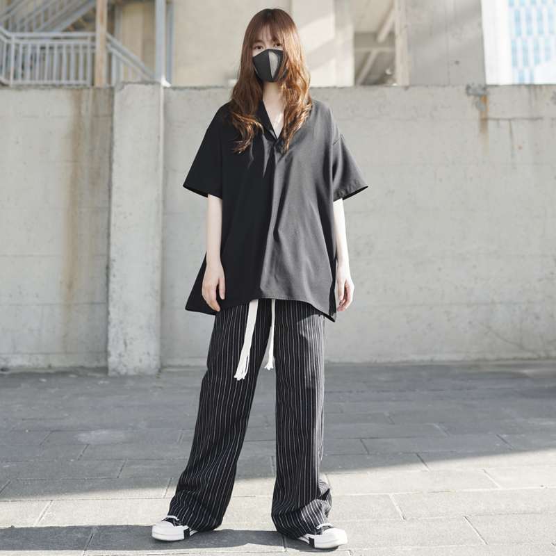 黒コーデ オーバーサイズ半袖カットソー