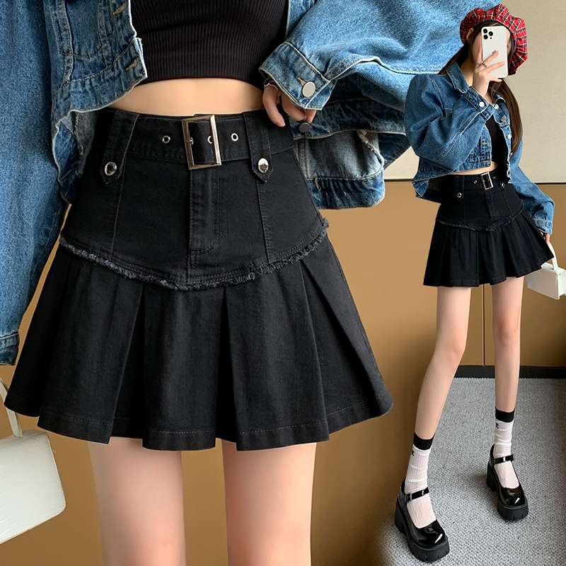 黒コーデ プリーツミニスカート付きベルトデニムスカート