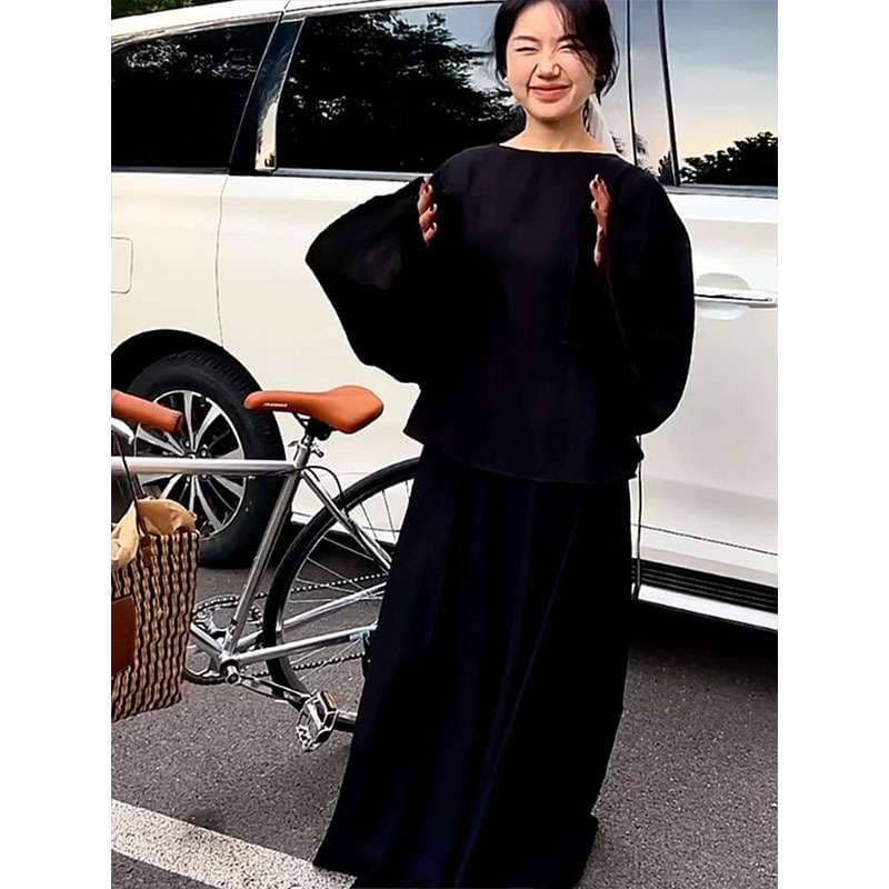 黒コーデ ゆったりドルマンスリーブブラウス
