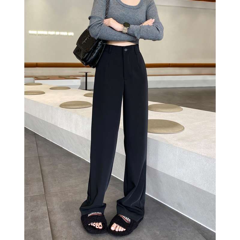 黒コーデ リラックスワイドスラックス