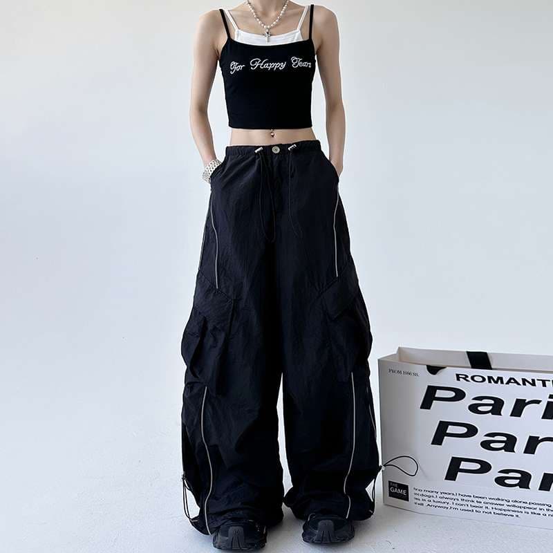 黒コーデ ワイドカーゴパンツ×クロップドトップセット