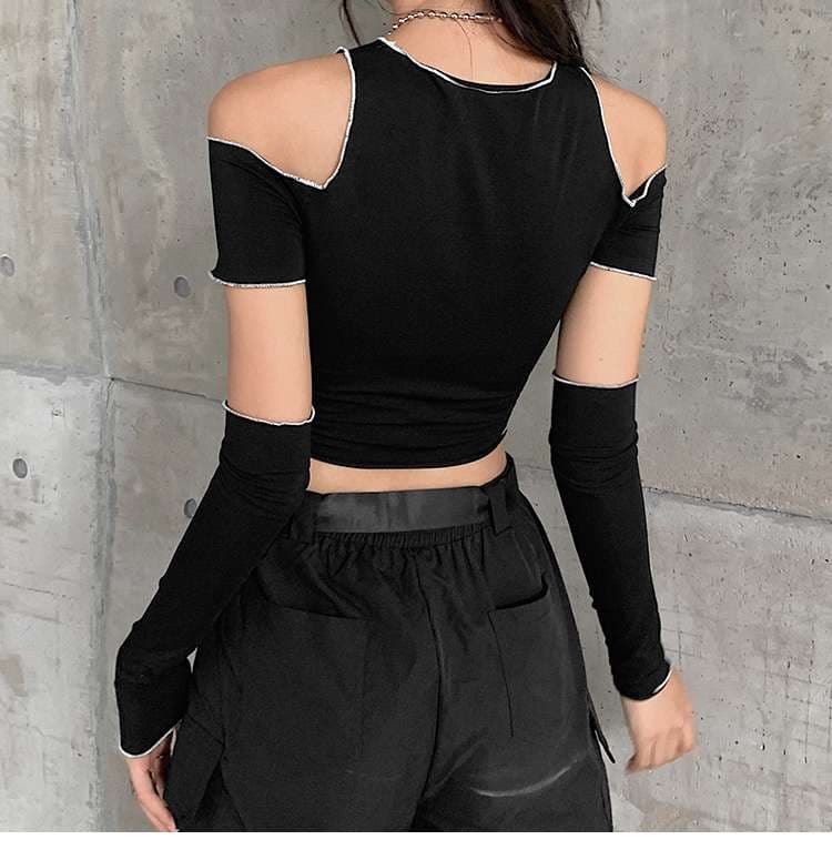 黒コーデ オフショルダーアシンメトリークロップドTシャツ