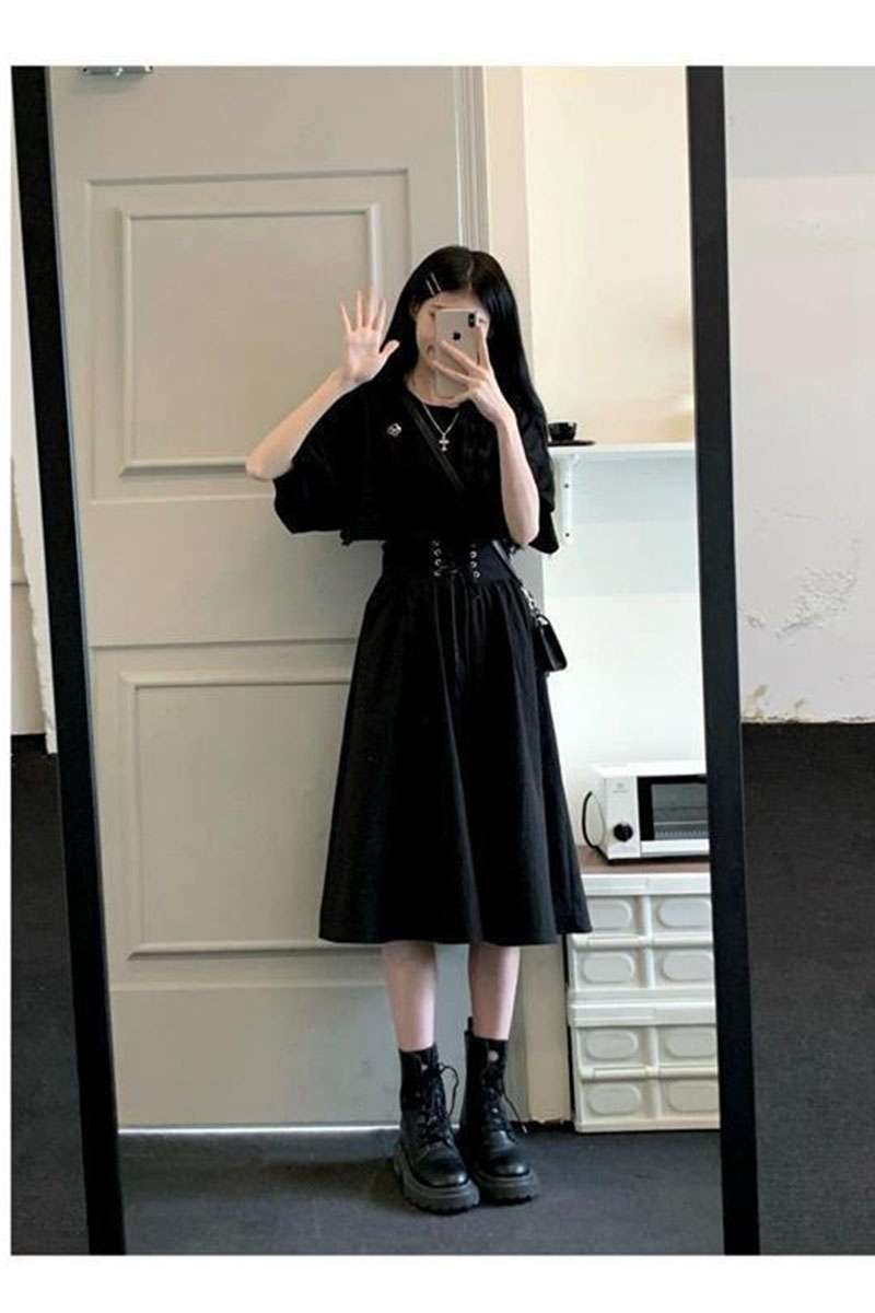 黒コーデ ゴシック風コルセットスカート