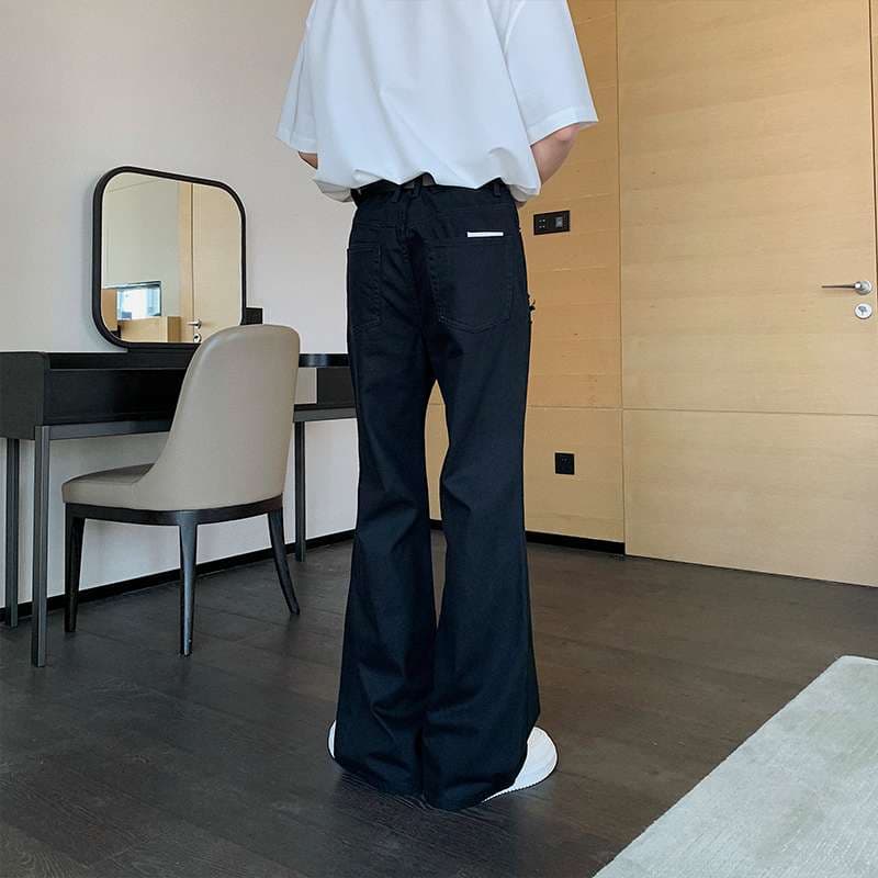 黒コーデ ヴィンテージ風ワイドデニムパンツ