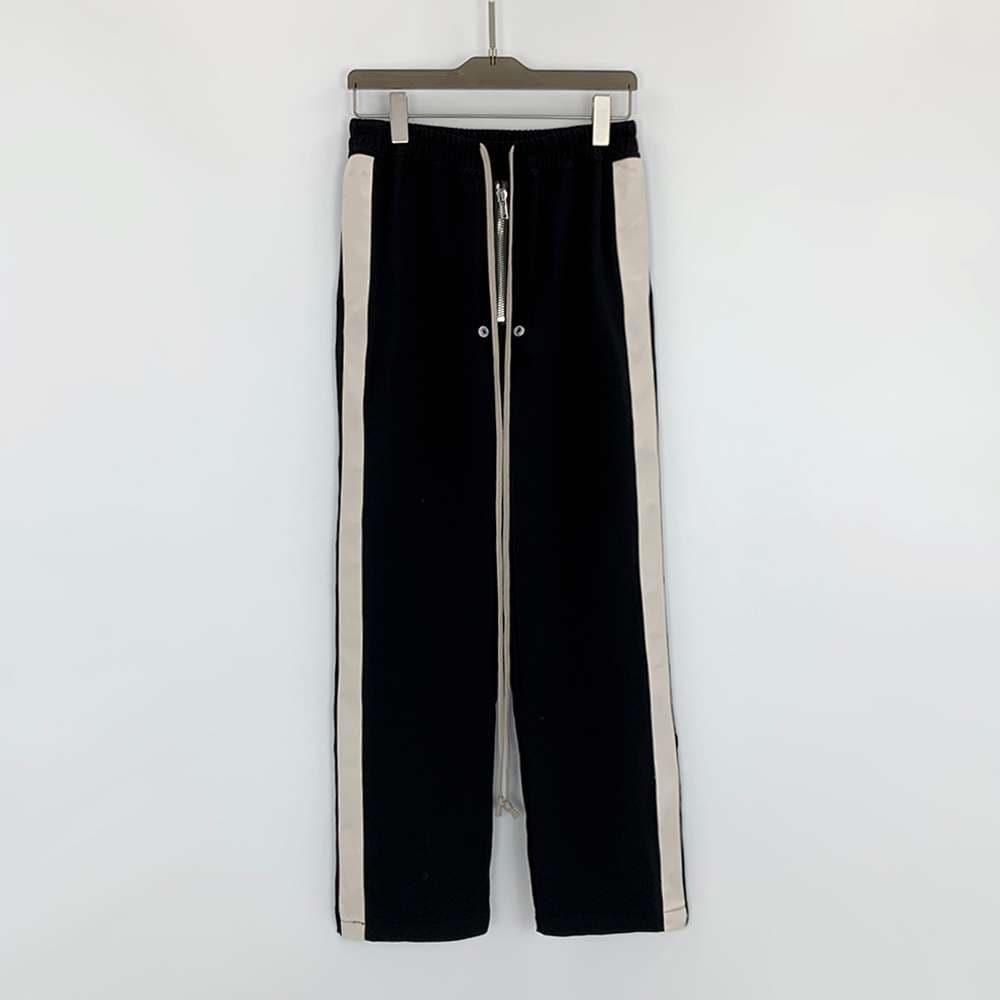 黒コーデ サイドラインジップアップスウェットパンツ