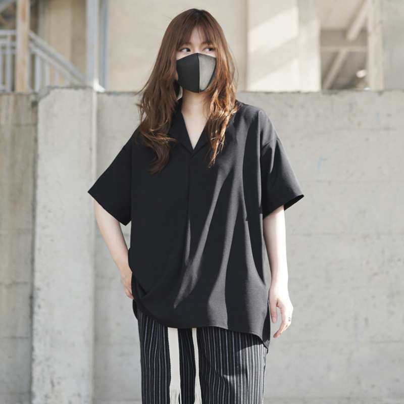 黒コーデ オーバーサイズ半袖カットソー