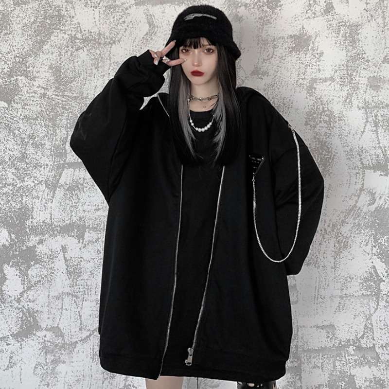 黒コーデ オーバーサイズジップアップパーカー
