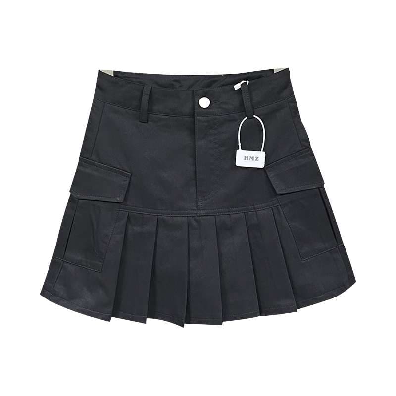 黒コーデ プリーツデザインカーゴミニスカート