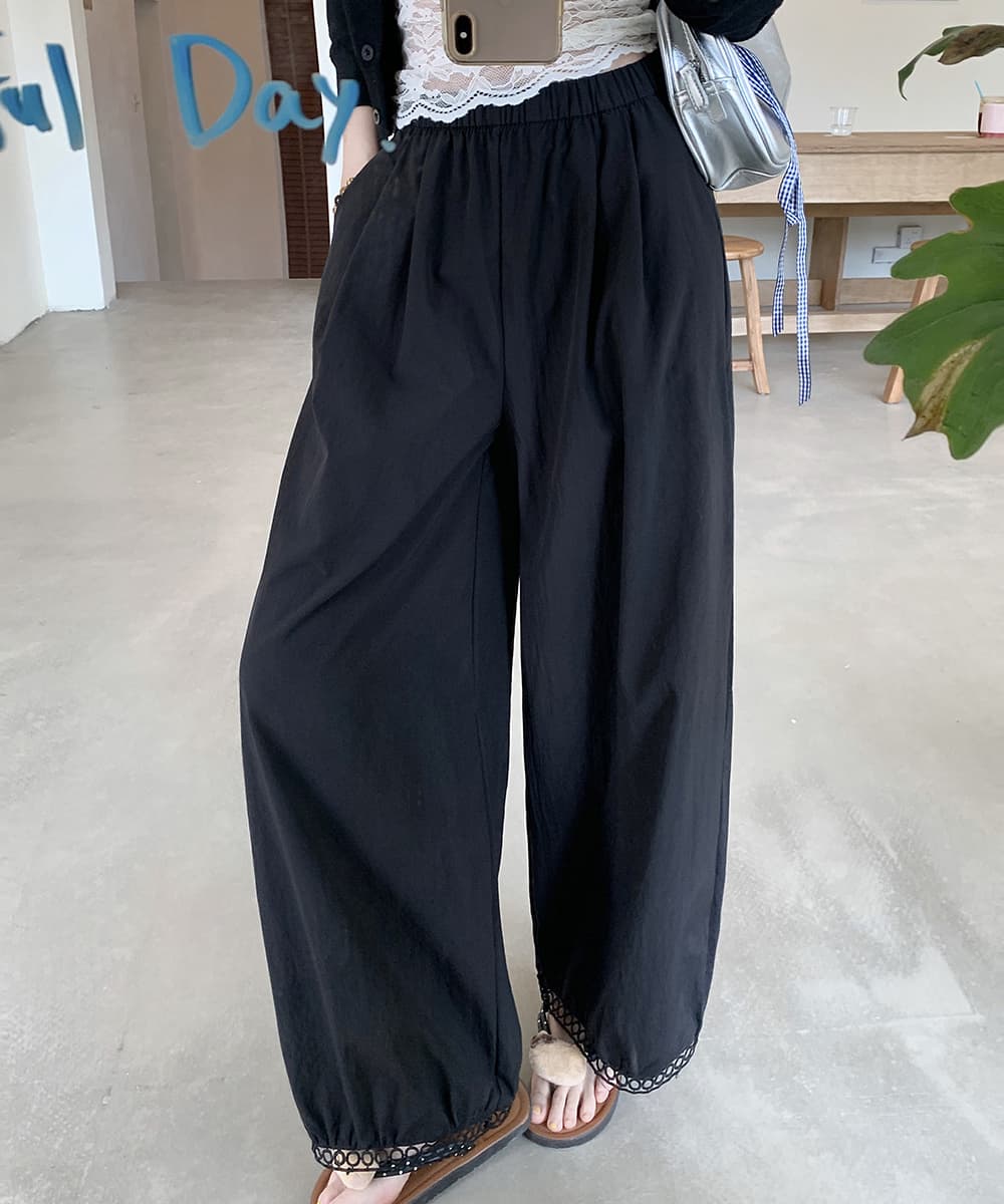 黒コーデ レース裾バルーンパンツ 体型カバー ワイド