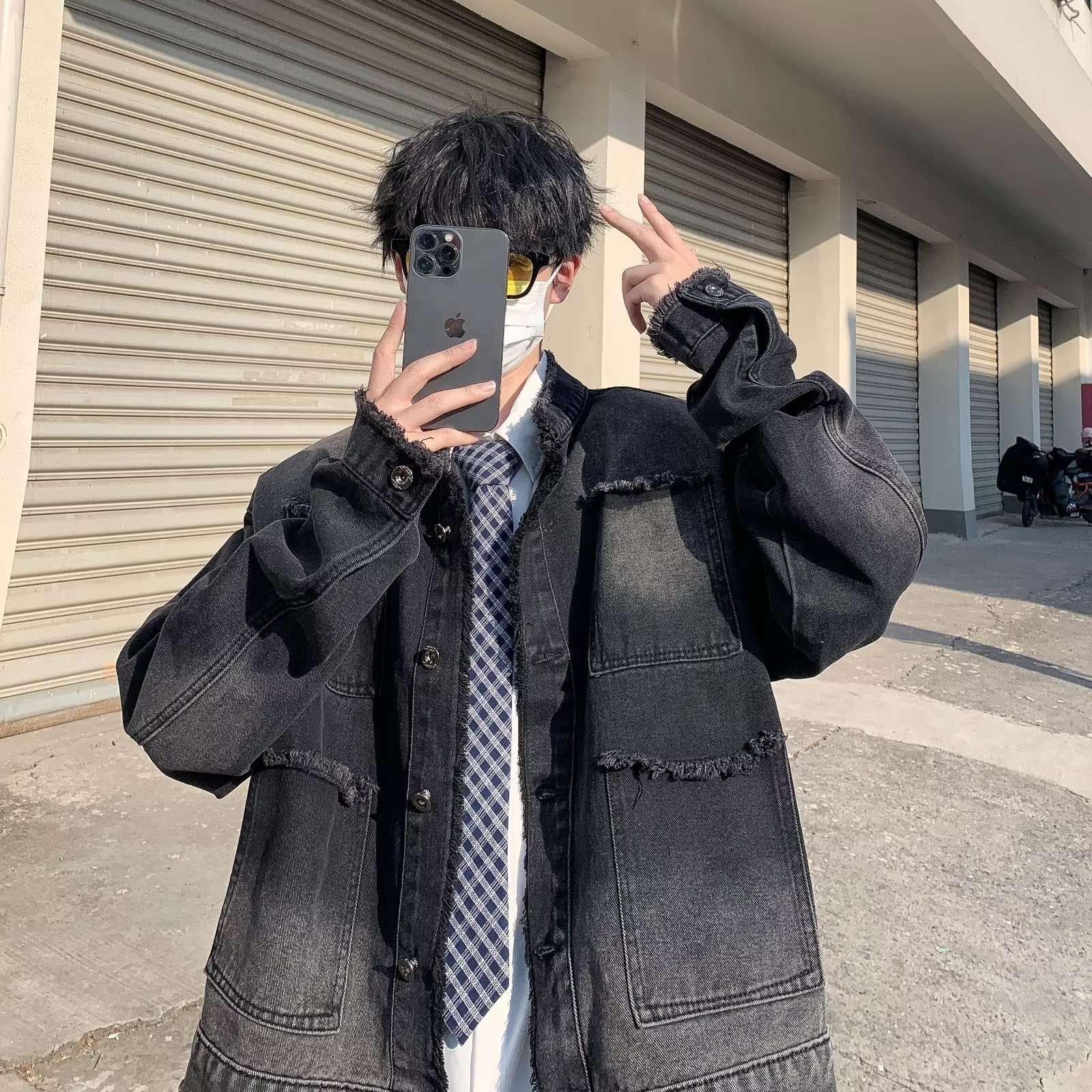 黒コーデ オーバーサイズデニムジャケット