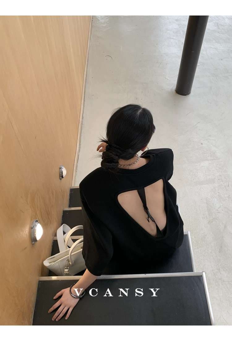 黒コーデ モデルフェイスプリント オーバーサイズTシャツ