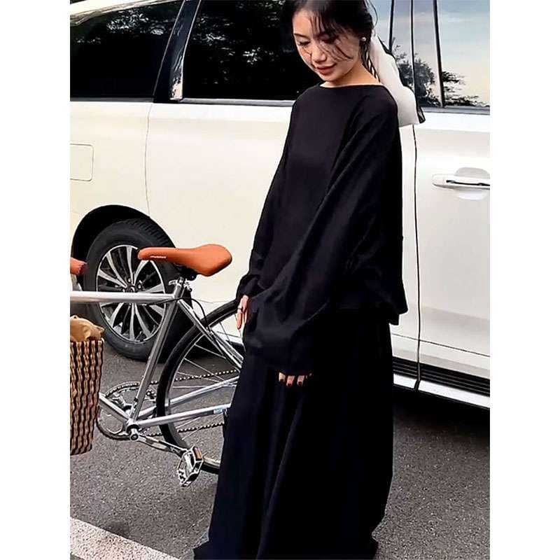 黒コーデ ゆったりドルマンスリーブブラウス