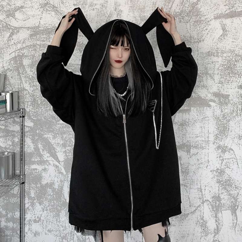 黒コーデ オーバーサイズジップアップパーカー