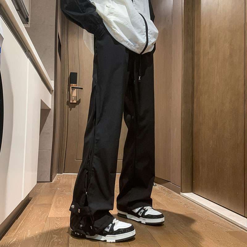 黒コーデ サイドスナップストレートパンツ