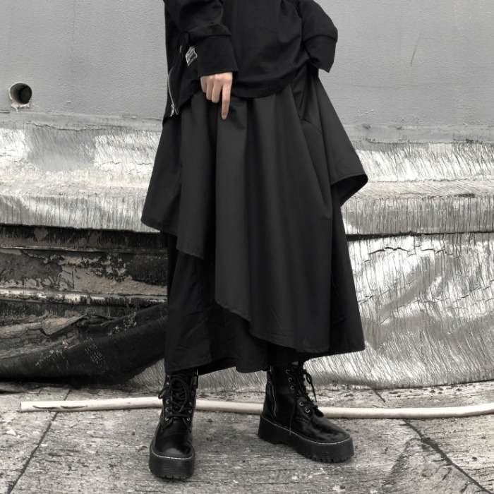 黒コーデ 黒のオーバーサイズフーディー