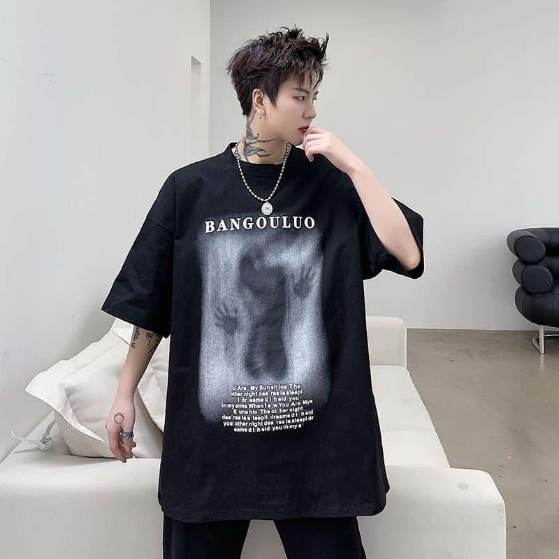 黒コーデ BANGOULUOグラフィックオーバーサイズTシャツ