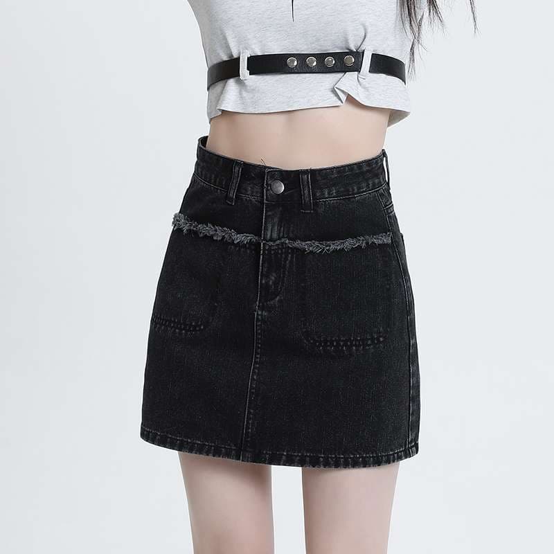 黒コーデ エッジィブラックデニムミニスカート