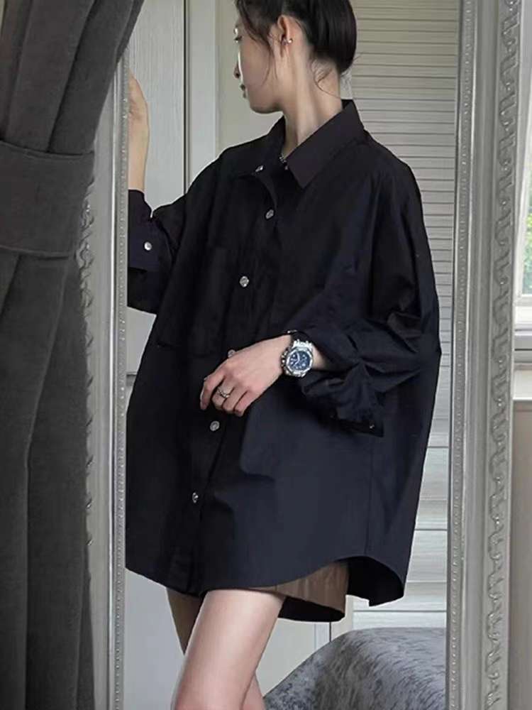 黒コーデ オーバーサイズロングシャツ