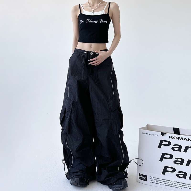 黒コーデ ワイドカーゴパンツ×クロップドトップセット