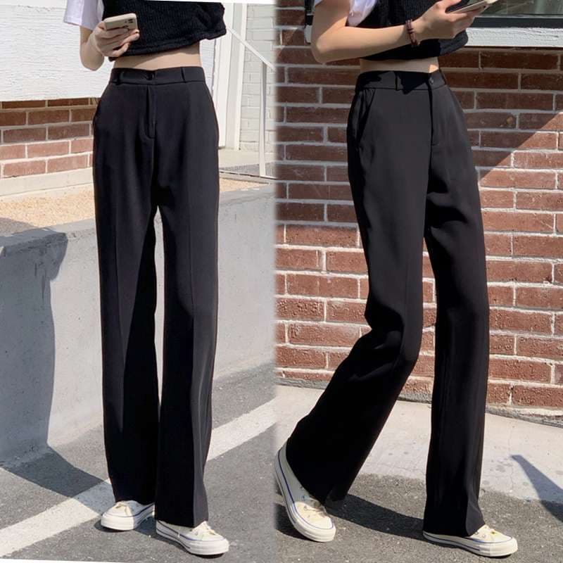黒コーデ ゆったりストレートスラックス
