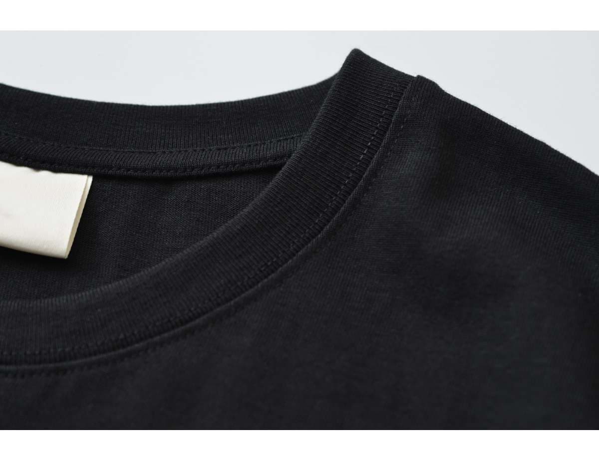 黒コーデ オーバーサイズ モノトーン ストリートTシャツ